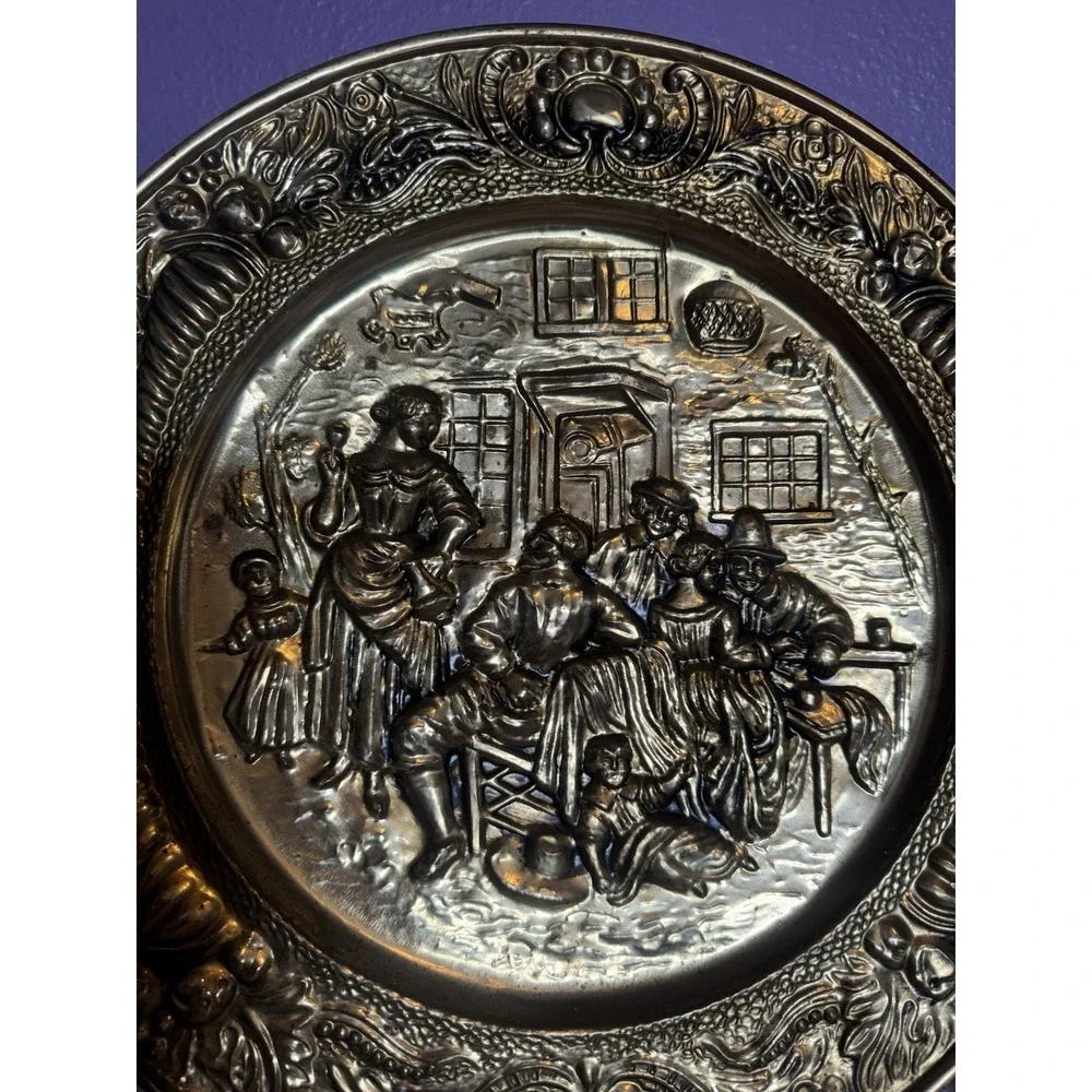 Vintage 1950 Embossed Brass Wall Plate Decorative Art Made In England 14in Round